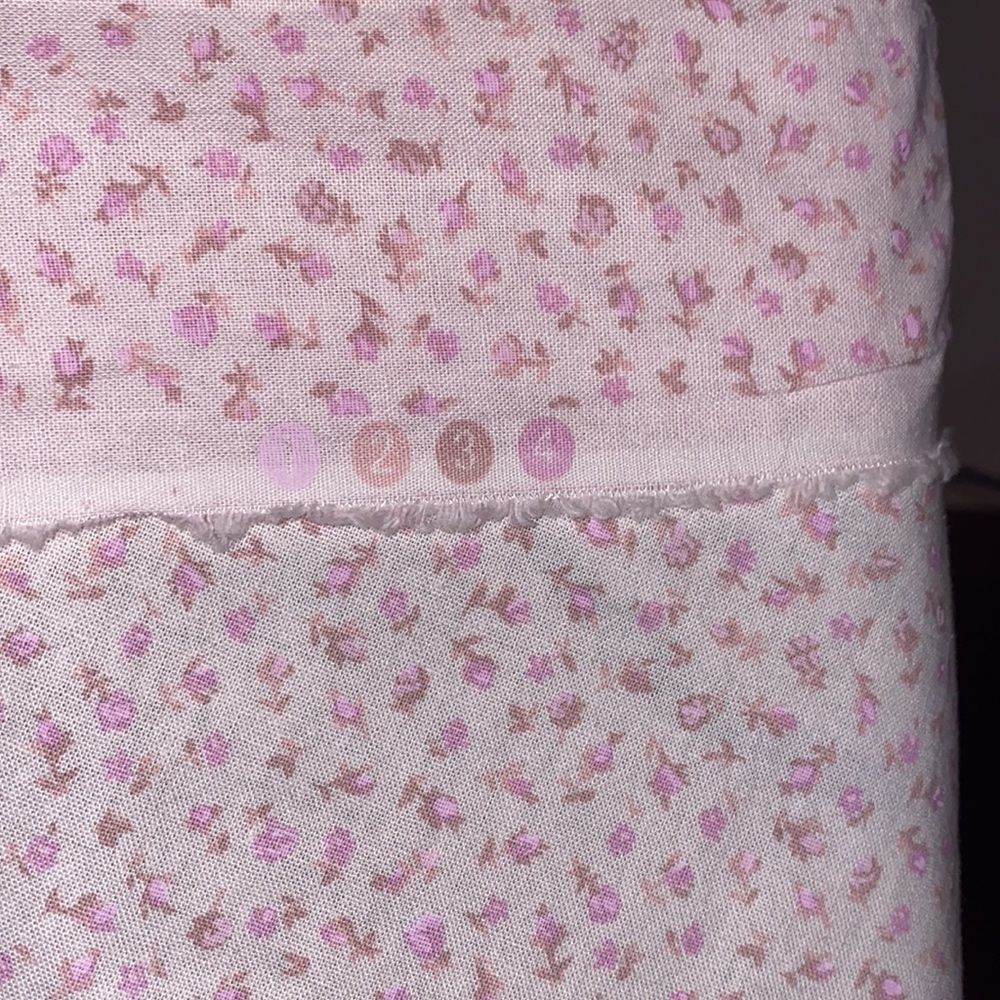 Pretty soft shades of pink small flower print 💯% Cotton Fabric BY the YARD🌸💐 - Picture 2 of 3